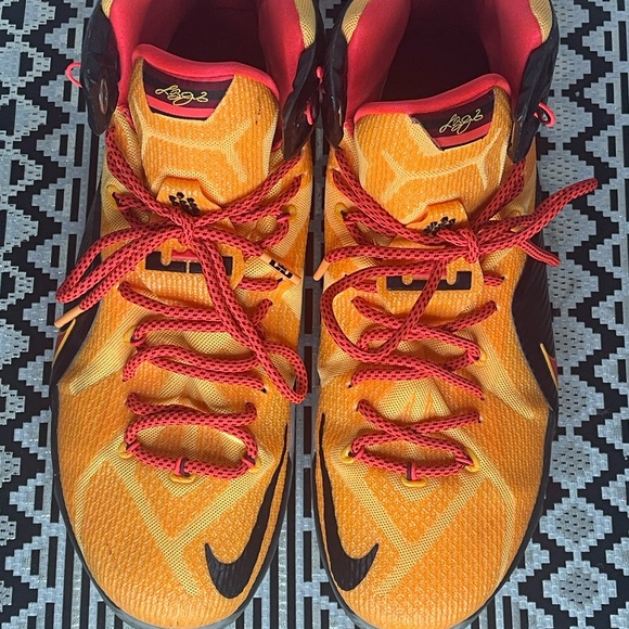 NIKE Lebron James 12 "CLE" - Picture 3 of 4